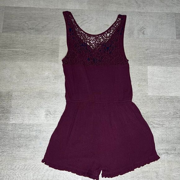 Cape Juby, Floral Embroidery on Front Romper Genoese Lace Back, Women’s Small - Picture 7 of 13